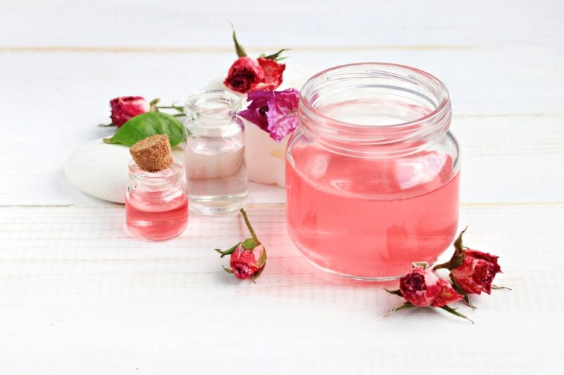 Beneficios del agua de rosas