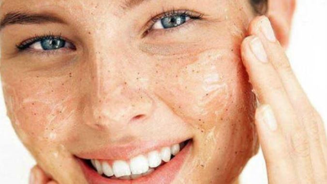 Cuáles son los beneficios de exfoliar tu piel