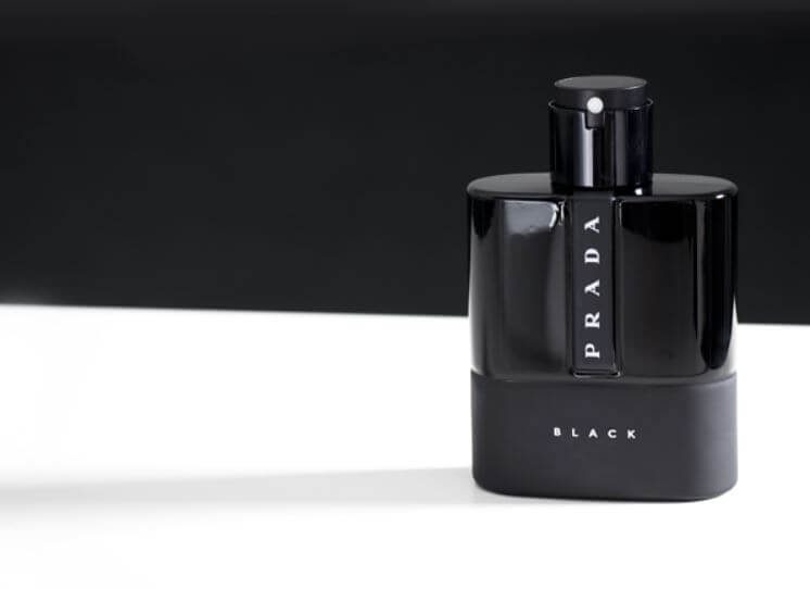 perfumes-para-hombre-en-invierno-prada-black-Ciudad-Trendy