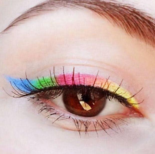 maquillaje-de-colores-arcoiris-delineador-Ciudad-Trendy