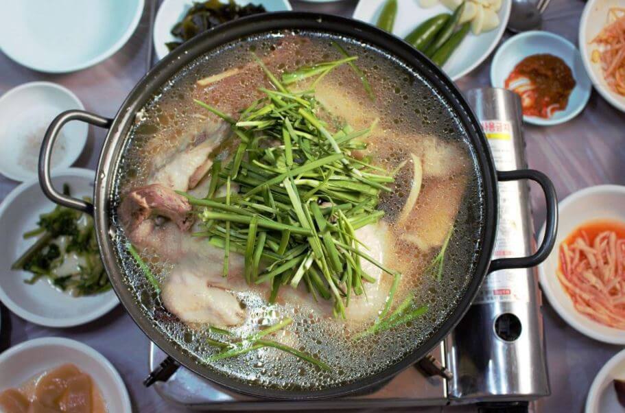 Platillos-coreanos-que-seguro-no-conocias-Samgyetang-receta-Ciudad-Trendy